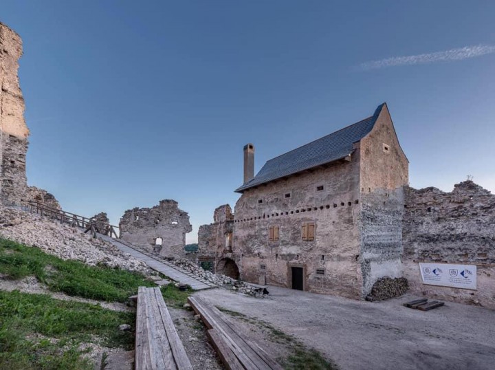 Zdroj: FB občianske združenie Hrad Uhrovec